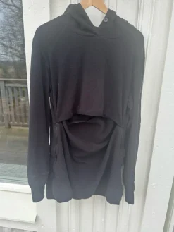 Tradera Boob svart hoodie, storlek L (XL)> Ventetøj