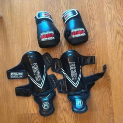 Tradera Boxningshandskar och benskydd Fighter - Storlek XXS> Kampsport