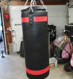 Tradera Boxningssäck med handskar, 2 par handskar> Boksning