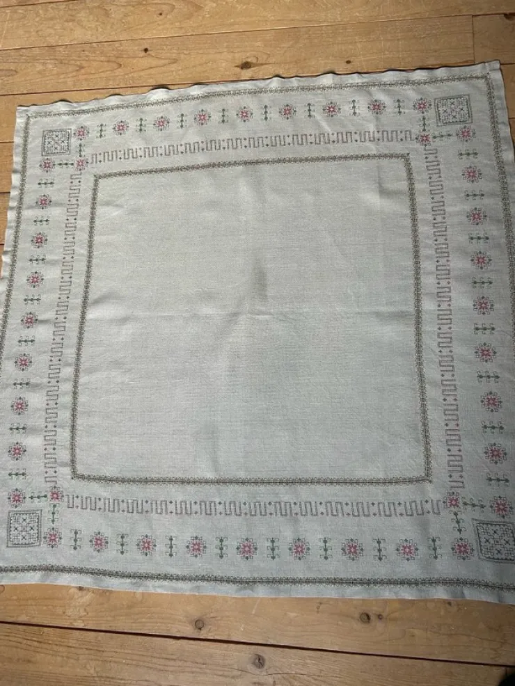 Tradera Broderad duk| Boligtekstiler