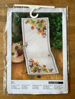 Tradera Broderimönster duk med höstmotiv| Syning & Strik