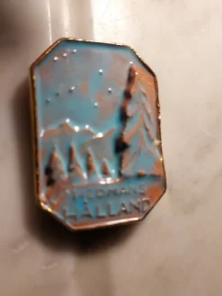 Tradera Brosch Hedmans Hålland atelje Rune KERAMIK längd 4,,5/ bredd 3,5 cm> Brocher