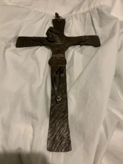 Flash Sale Brutalist crucifix Ikoner & Religiøse Genstande