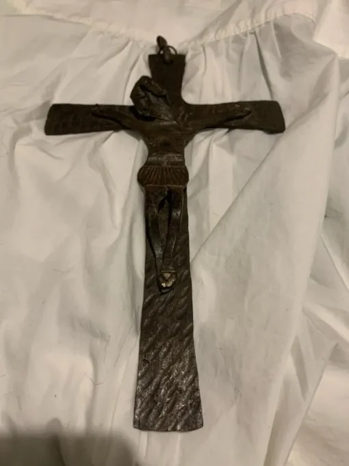 Flash Sale Brutalist crucifix Ikoner & Religiøse Genstande