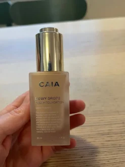 Tradera CAIA Dewy Drops Serum Foundation 10C> Makeup
