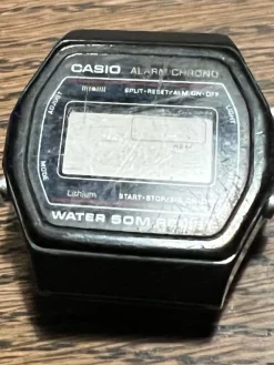 Tradera Casio Alarm Chrono Armbandsur> Armbåndsure
