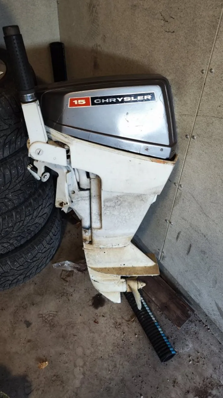 Tradera Chrysler 15 hk utombordare| Både