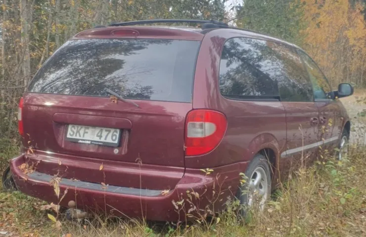 Tradera Chrysler Voyager 2.4 manuell 2002 komplett bil dålig/trasig motor| Biler