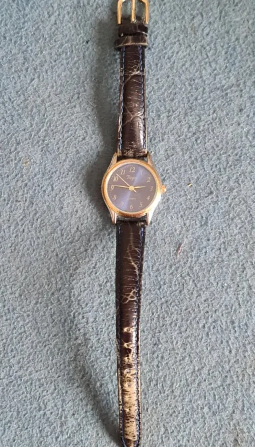 Tradera Damklocka - Regal Quartz - med armband i läder.> Armbåndsure