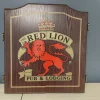 Tradera Dart tavla HARROWS Official-Red Lion Pub & Lodging fint skåp med motiv dart> Dart