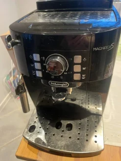 Tradera Defekt DeLonghi Magnifica ESAM 21117.B espressomaskin| Husholdningsapparater