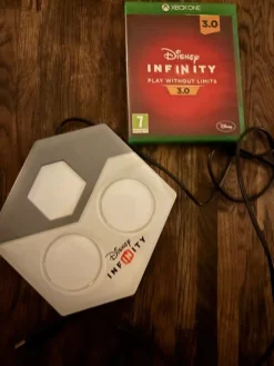 Tradera Disney Infinity 3.0 - Xbox One - Startpaket med figurer och powerdiscs> Xbox