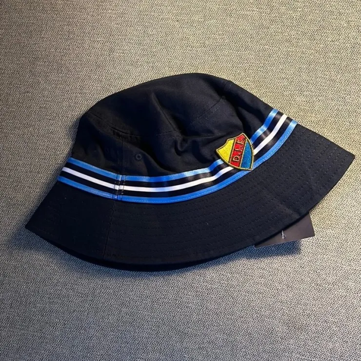 Tradera Djurgården mörkblå solhatt med vita och ljusblå ränder> Fodbold