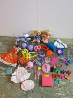 Tradera Dockor med blandade tillbehör, (barbie, simba,?)| Dukker