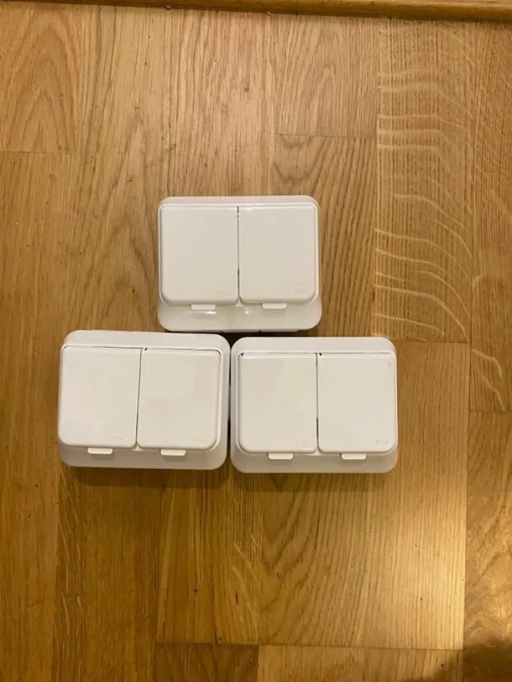 Hot Dubbel vägguttag IP44 El-installation