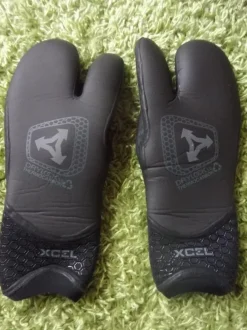 Tradera Dykhandskar, XCEL Drylock 5.0 3-finger. Okej skick> Eventyrsport