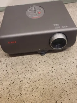 Tradera EIKI EIP-2500 Projektor| Projektorer
