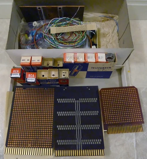 Tradera Elektronikkomponenter och kretskort - Retro samlarobjekt| Elektroniske Komponenter