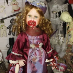 Outlet Elsa med bamse med blodige detaljer. Andet