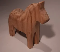 Tradera EN FIN HANDSKUREN OMÅLAD ÄLDRE DALAHÄST| Dalarheste