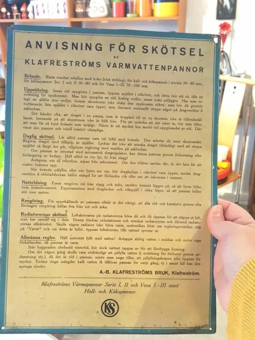 Tradera Fin plåtskylt för skötsel av värmepanna. Vintage, retro.> Skilte