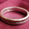 Tradera FIN RING 18 mm STERLING SILVER MED SMÅ FINA STENAR PÅLAGD GULDKANT C:A 5GR> Ringe