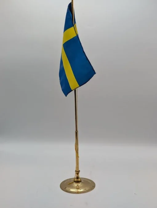 Tradera FLAGGSTÅNG I MÄSSING MED SVENSK FLAGGA> Flag