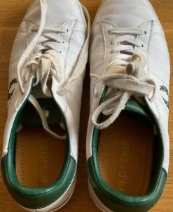 Tradera Fred Perry vita sneakers 43> Andre Skoprodukter