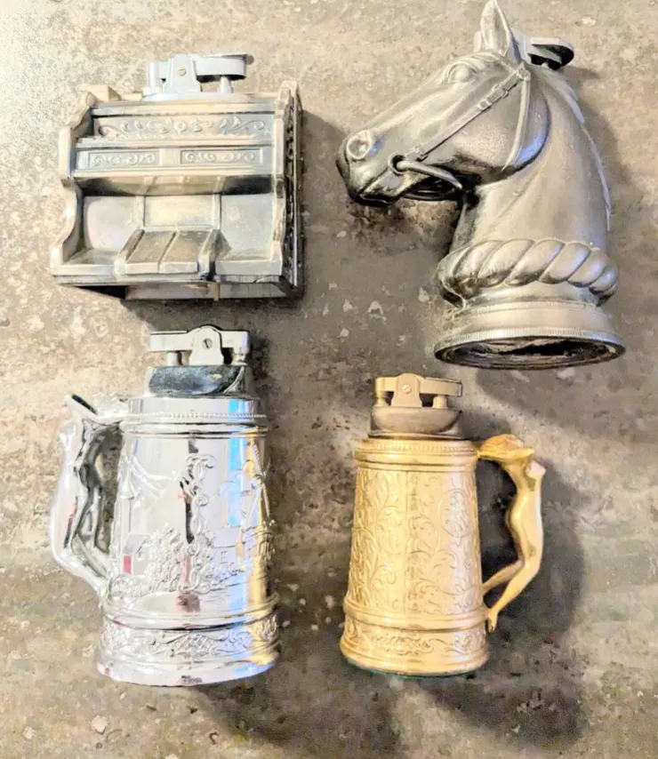 Tradera Fyra vintage cigarettändare: Pianoformat, häst, och två ölmugg-modeller> Tobakiana