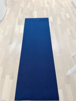 Tradera Gaiam Essentials Yogamatta - Mörkblå> Yoga