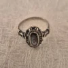 Tradera Gammal Ring, silver med pärlemor.> Ringe