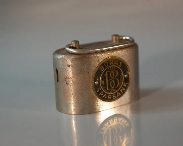 Tradera Gammal Sparbanksbössa från Borås Sparbank> Sparebøsser
