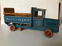 Tradera Gammal trälastbil med flak varutransport> Øvrigt Samlerlegetøj