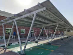 Outlet Genial carport med solcellspaneler, 5.28 kw Solenergi