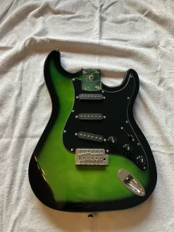 Tradera Gitarrkropp - Stratocaster TOPPSKICK| Musikinstrumenter