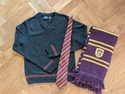 Tradera Gryffindor-outfit - Harry Potter tröja, slips & halsduk (XS)> Øvrige Samleobjekter