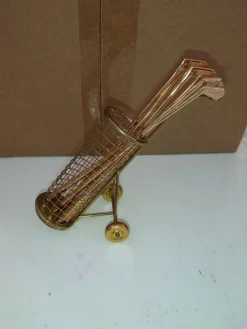 Tradera Guldfärgad golfbag i miniatyr med klubbor> Golf