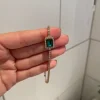 Tradera Gulligt armband med grön sten> Armbånd
