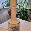 Online Hackefors porslin Sweden Retro Bordslampa i porslin med blå blommdekor Antikviteter