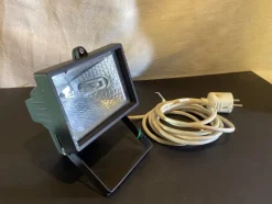 Flash Sale Halogenstrålkastare, modell mindre, med lång sladd (150W) Belysning & Armaturer