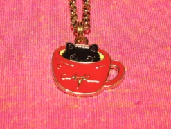 Tradera Halsband ca 49-50 cm med katt i kopp av emalj/rostfritt stål/kedja.> Selvdesignede Smykker