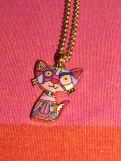 Tradera Halsband ca 49-50 cm med katt av zinklegering/rostfritt stål/kedja.> Selvdesignede Smykker