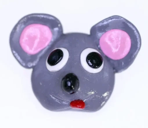 Tradera Handmade plastic putty mouse brooch-circa 1980s Great Britain (Weight: 4g)> Brocher