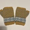 Store Handstickade Senapsgula vantar i. 100% merino Handsker & Vanter