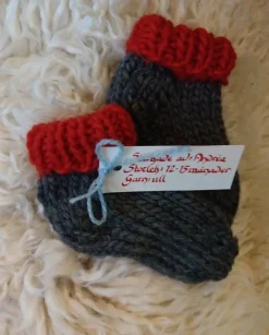 Tradera Handstickade tossor/tofflor till baby, storlek 12-15 månader. ull, grått, rött| Baby, Børn & Leg