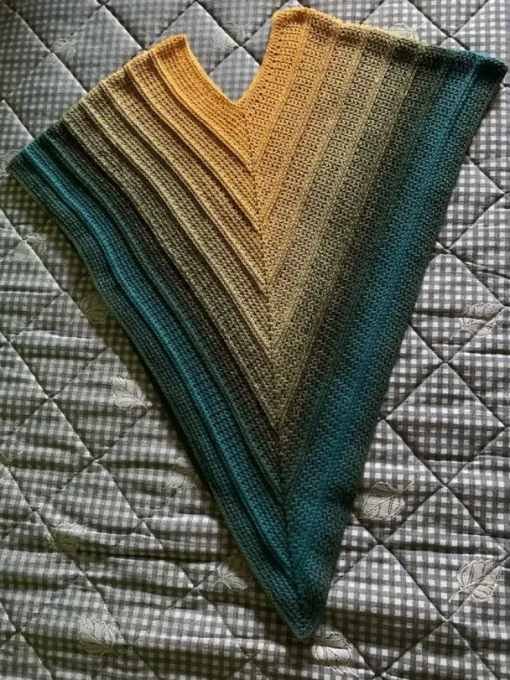 Tradera Handvirkad poncho| Tøj