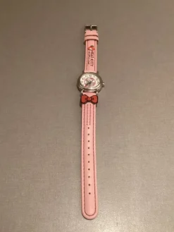 Tradera Hello Kitty klocka - An Apple a Day...> Børnure