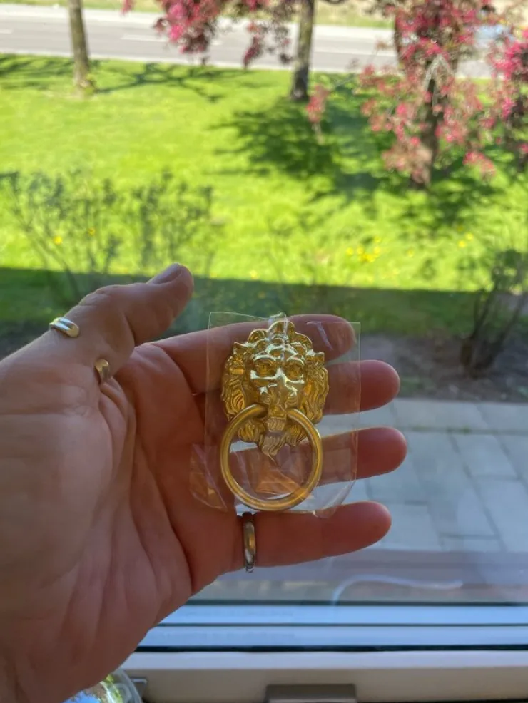 Clearance HELT NY! Knopp/handtag guldfärgad med lejonhuvud Kroge, Håndtag & Beslag