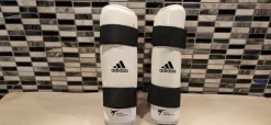 Tradera Helt nya Adidas World Taekwondo benskydd> Kampsport