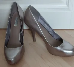 Tradera HÖGKLACKADE FESTSKOR I SILVER stl 41> Andre Skoprodukter